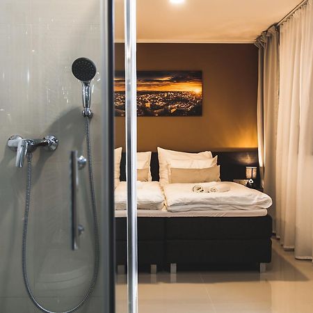 Silesia Residence Ostrava Extérieur photo A shower in a hotel room