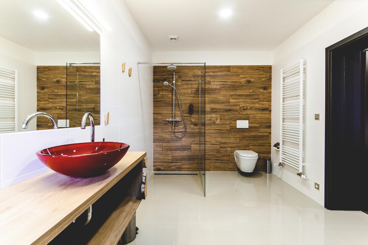 Silesia Residence Ostrava Extérieur photo Bathroom with shower