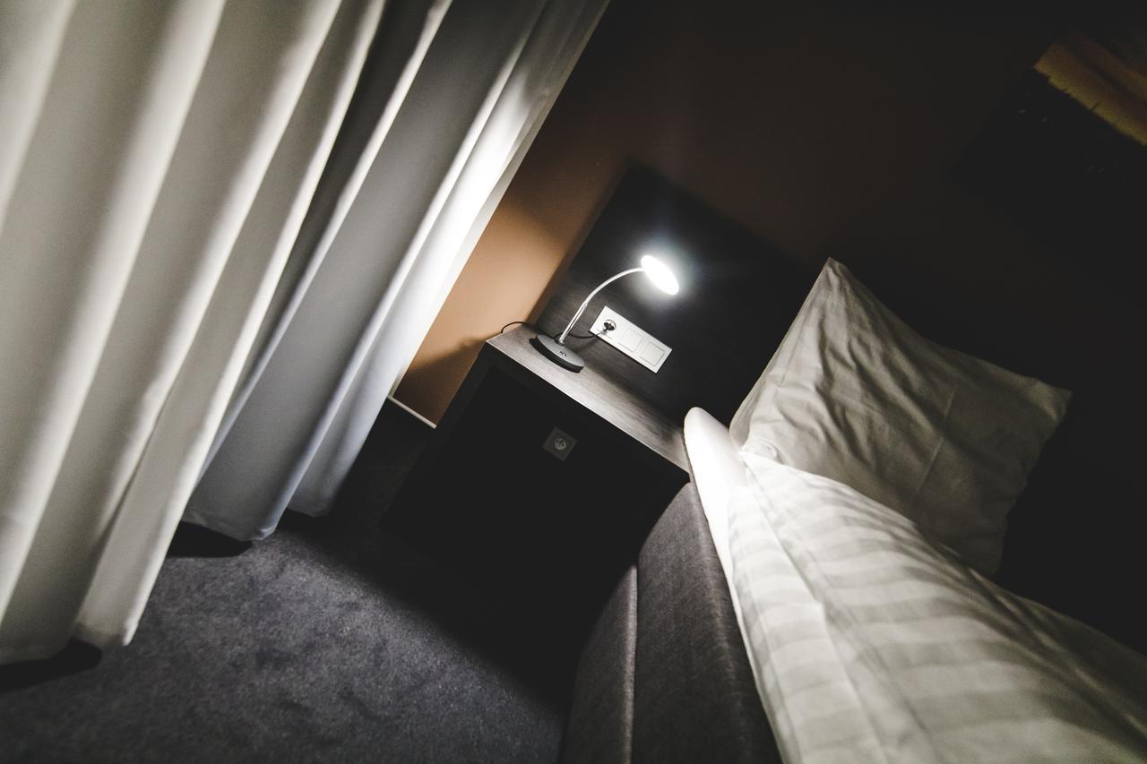 Silesia Residence Ostrava Extérieur photo A bedside table